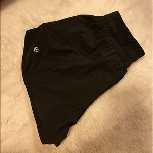 Lululemon Tracker Shorts Lined Size 6 Black Like New
